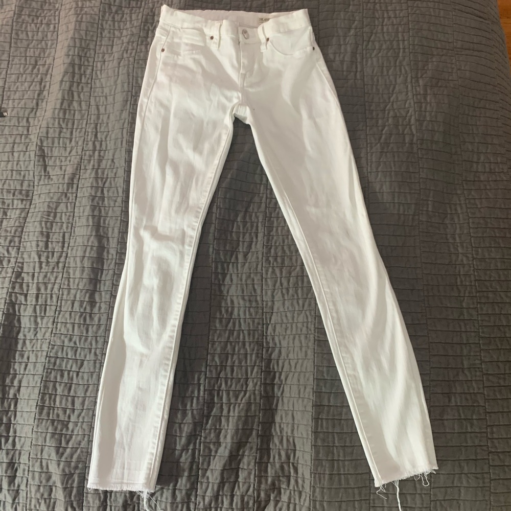 WHITE JEANS